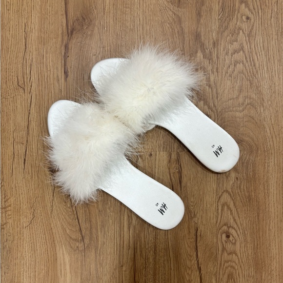 H&M Shoes - Feather fuzzy sandals